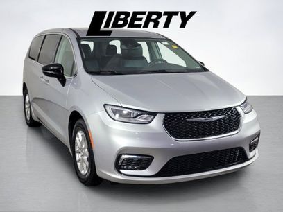 Used 2024 Chrysler Pacifica Touring-L