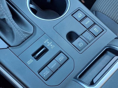 Used 2024 Toyota Highlander LE image 21