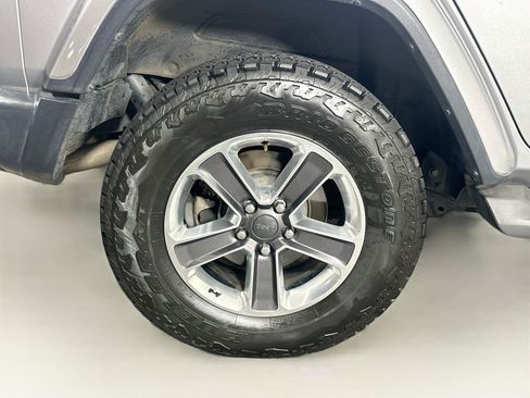 Used 2020 Jeep Wrangler Unlimited Sahara AWD/4WD image 11