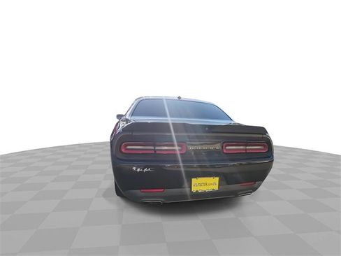 Used 2015 Dodge Challenger SXT w/ Driver Convenience Group image 7