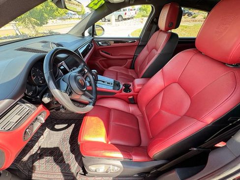Used 2023 Porsche Macan Turbo AWD/4WD image 12