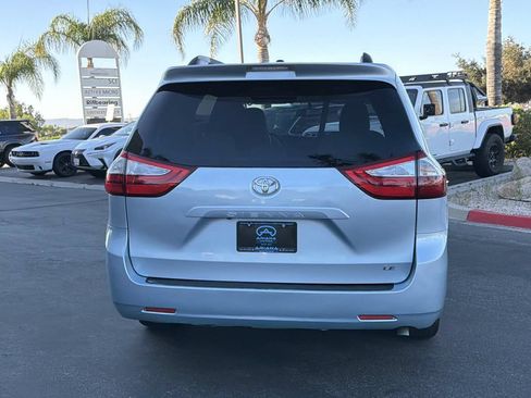 Used 2015 Toyota Sienna LE FWD image 10