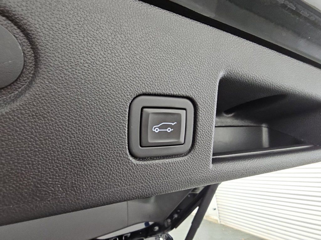 Certified 2024 Chevrolet Equinox Premier FWD image 36