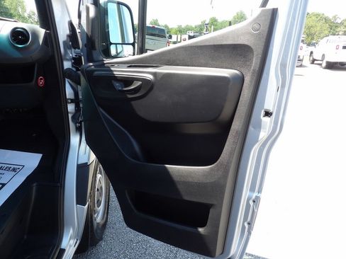 Used 2025 Mercedes-Benz Sprinter 2500 image 35