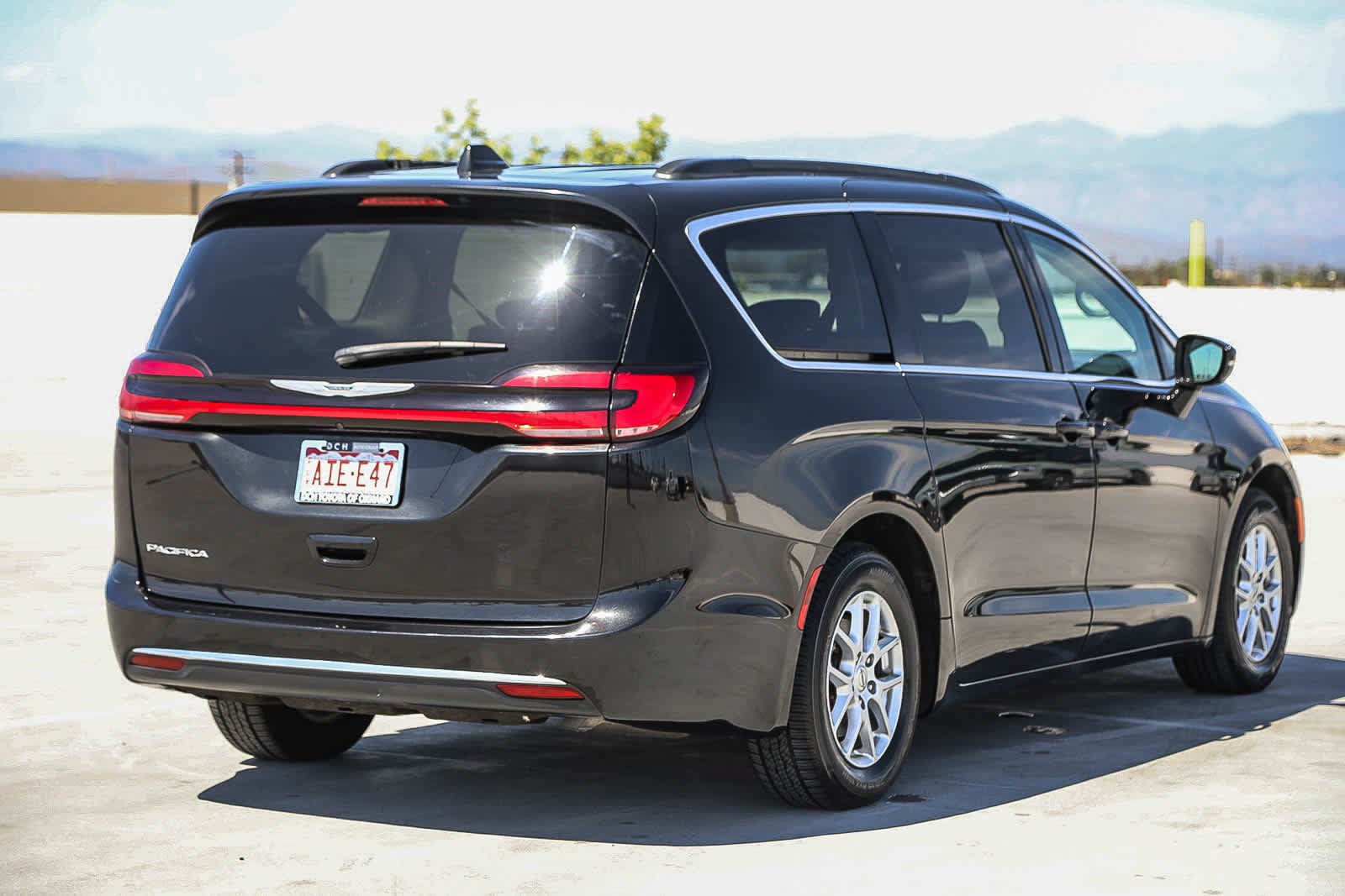 Used 2022 Chrysler Pacifica Touring-L FWD image 5