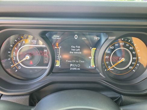 Used 2024 Jeep Wrangler Rubicon image 13