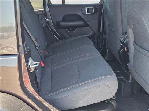 Used 2025 Jeep Wrangler Sahara image 19