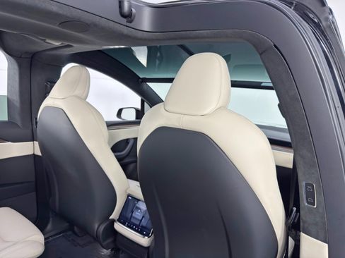 Used 2023 Tesla Model X image 39