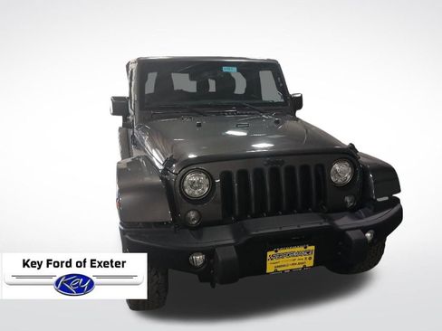 Used 2017 Jeep Wrangler Sahara AWD/4WD image 2