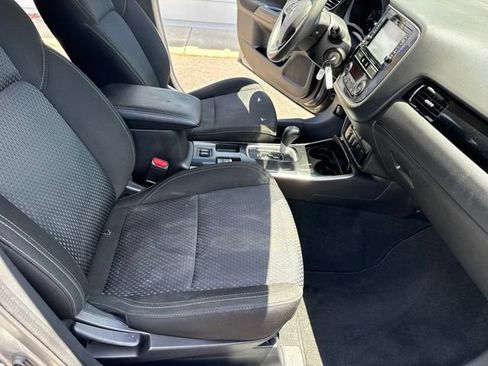 Used 2019 Mitsubishi Outlander ES FWD image 25