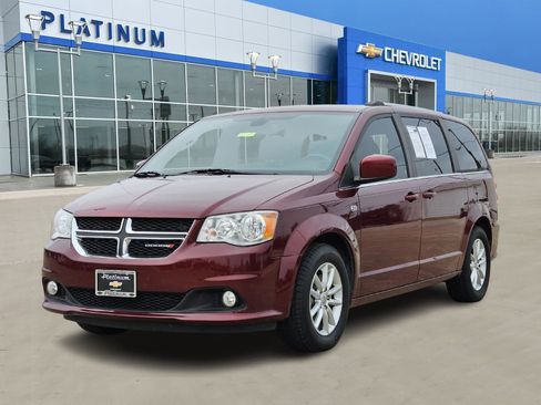 Used 2019 Dodge Grand Caravan SXT image 2