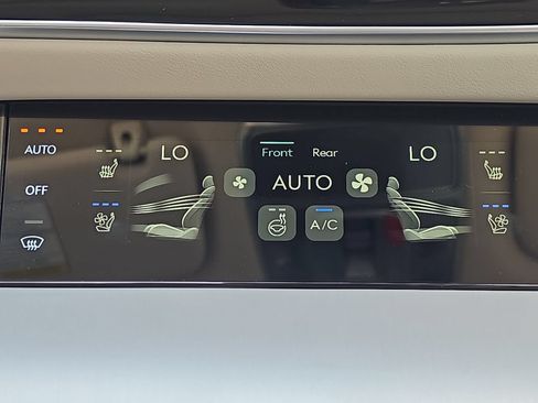 Certified 2026 Genesis GV70 2.5T Advanced AWD/4WD image 29