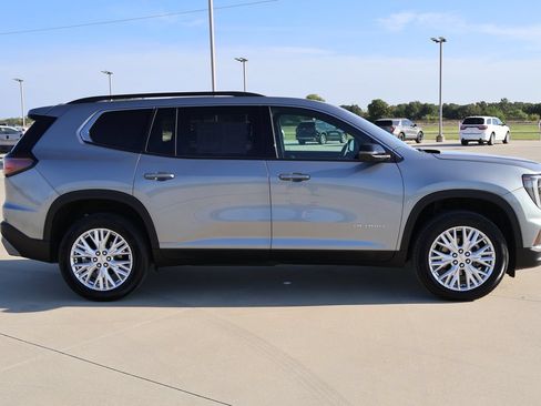 Used 2026 GMC Acadia Elevation w/ Elevation Premium Package FWD image 5