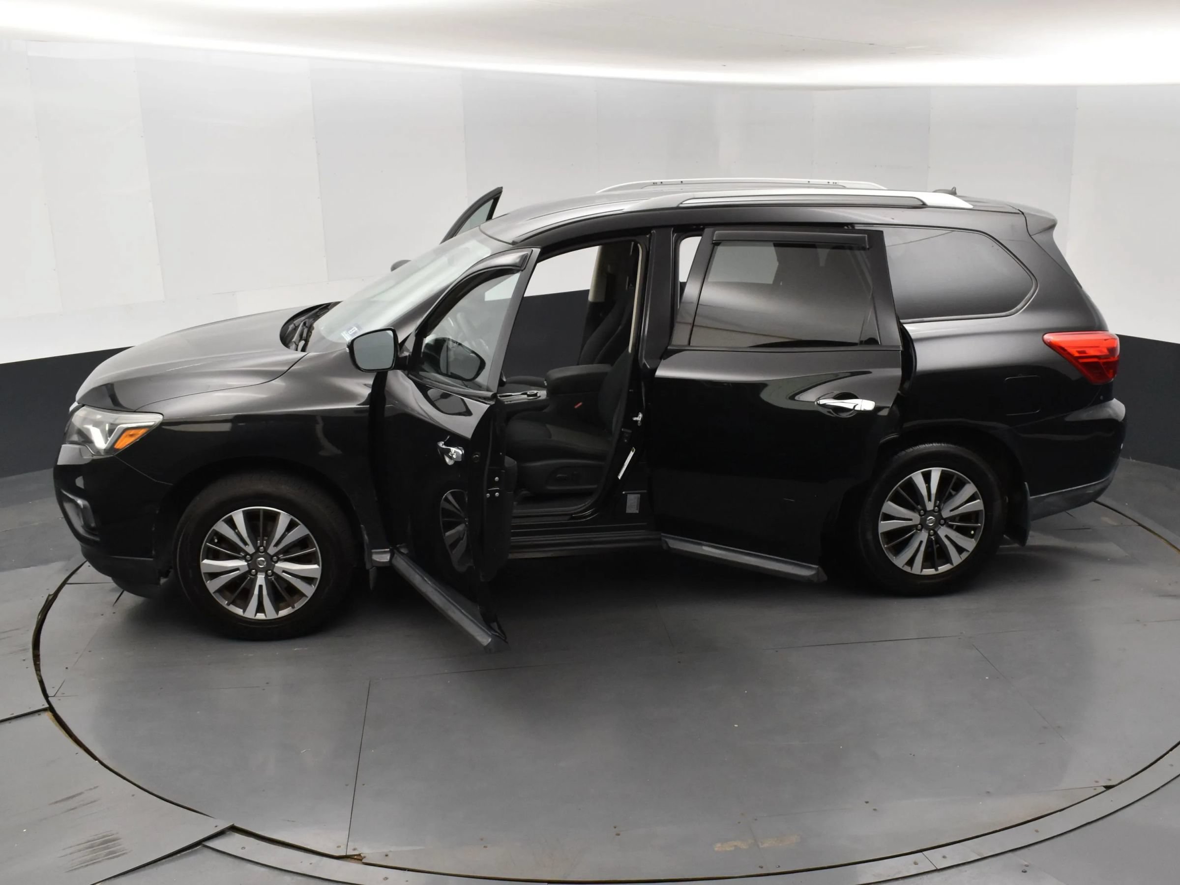 Used 2017 Nissan Pathfinder SV AWD/4WD image 7