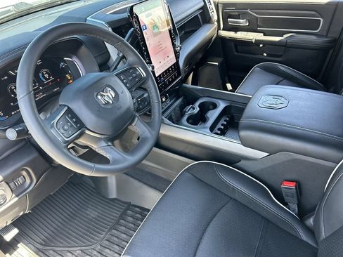 Used 2025 RAM 2500 Laramie AWD/4WD image 10