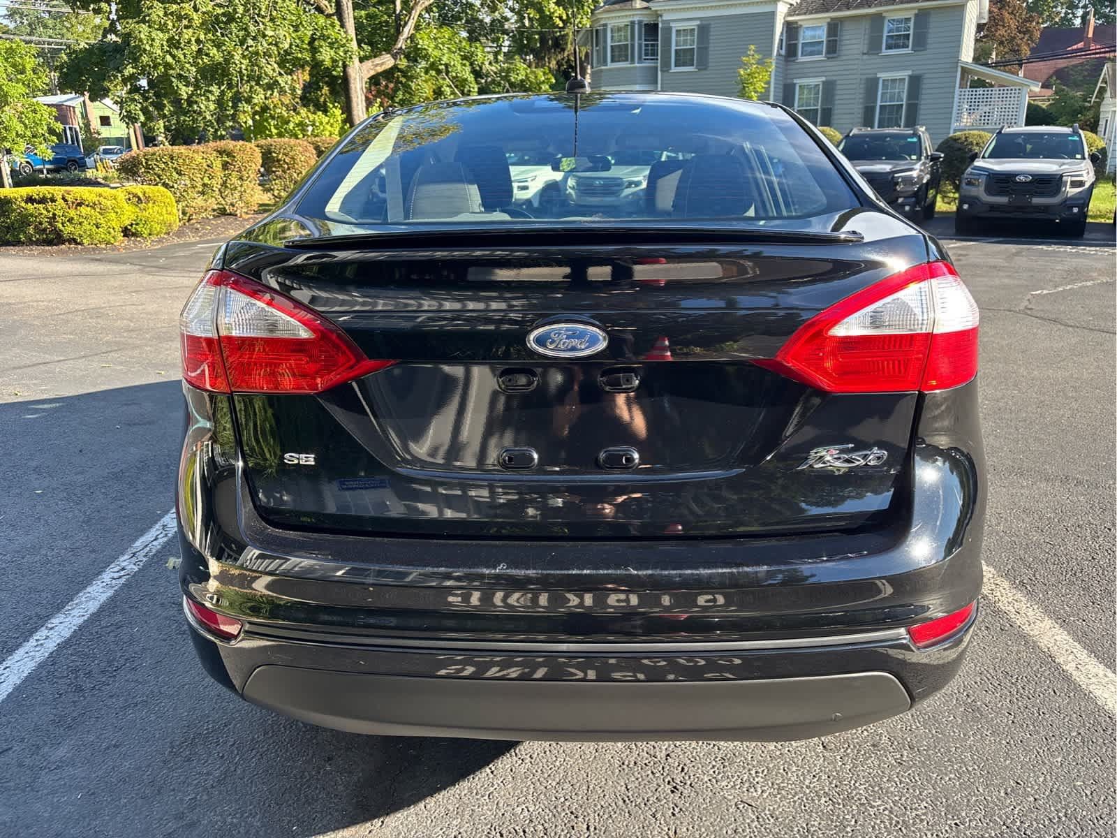 Used 2016 Ford Fiesta SE w/ Equipment Group 201A FWD image 4