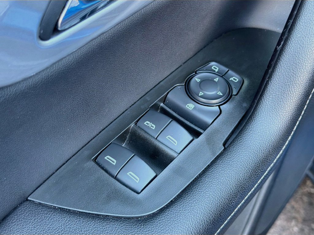 Used 2025 Chevrolet Blazer LT FWD image 17