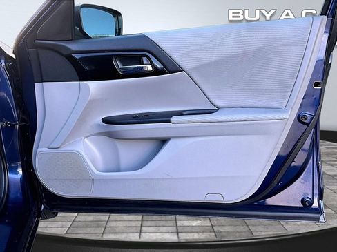 Used 2017 Honda Accord LX image 22