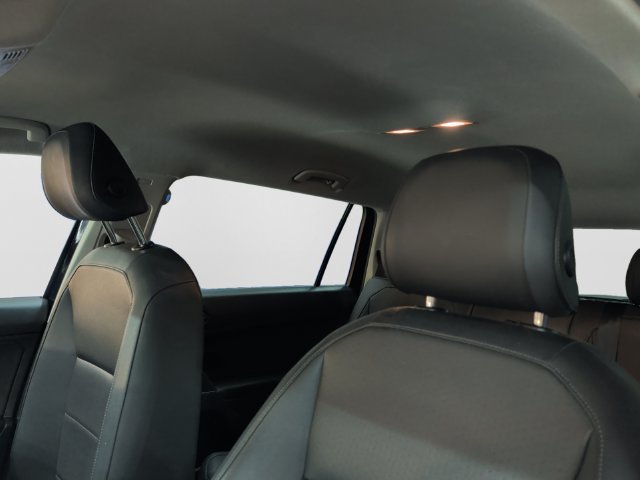 Used 2020 Volkswagen Tiguan SE FWD image 12