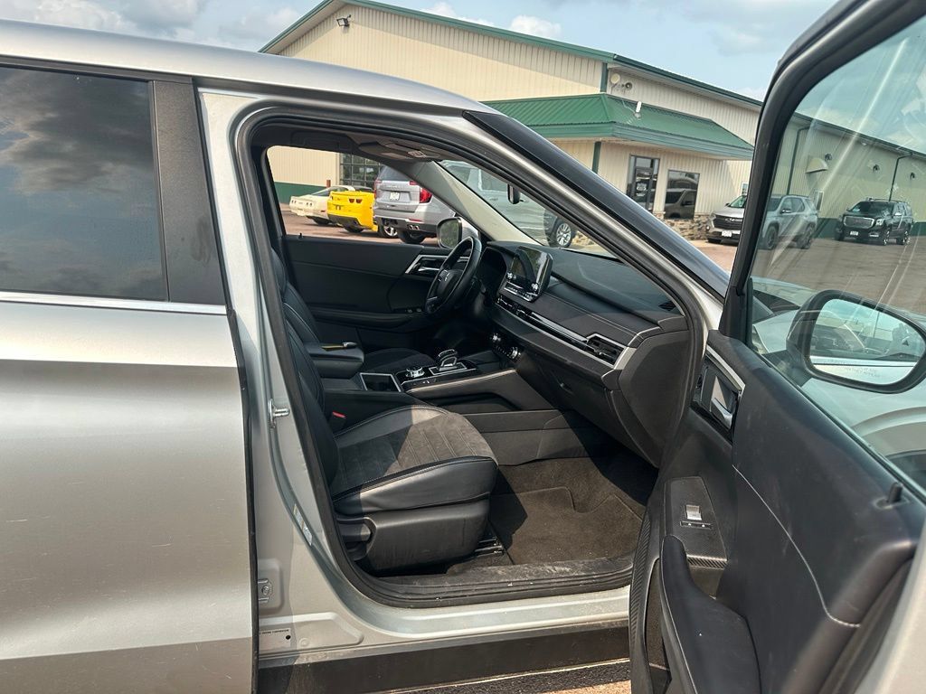 Used 2024 Mitsubishi Outlander SE AWD/4WD image 29