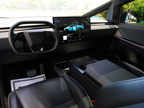 Used 2024 Tesla Cybertruck AWD Crew Cab image 24