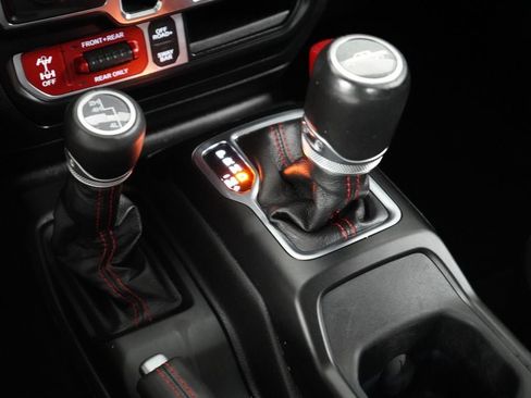 Used 2023 Jeep Gladiator Rubicon w/ LED Lighting Group AWD/4WD image 18