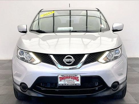 Used 2017 Nissan Rogue Sport S w/ S Appearance Package AWD/4WD image 2
