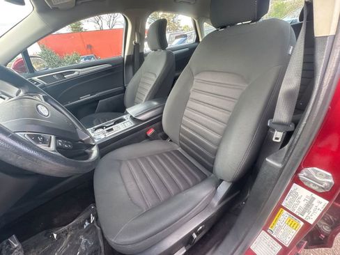 Used 2019 Ford Fusion SE FWD image 10