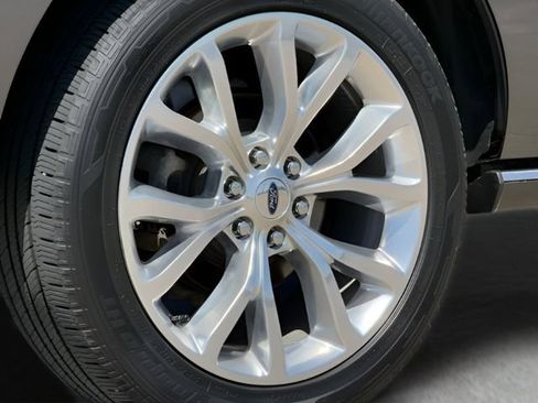 Used 2018 Ford Expedition Limited w/ Equipment Group 302A RWD image 15