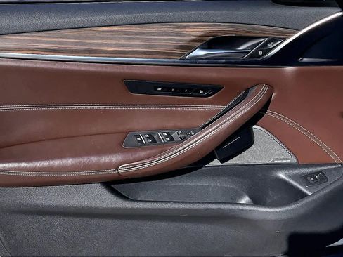 Used 2018 BMW 530i w/ Luxury Seating Package image 20