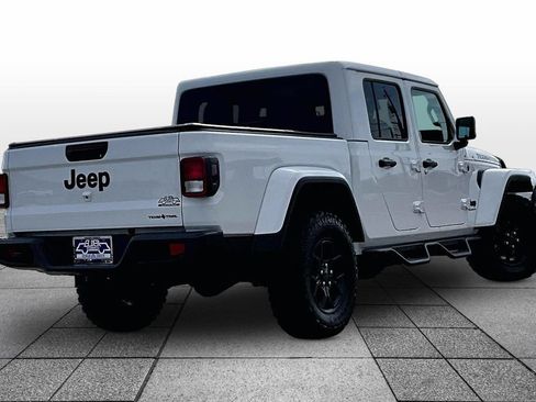 Used 2025 Jeep Gladiator Sport AWD/4WD image 13