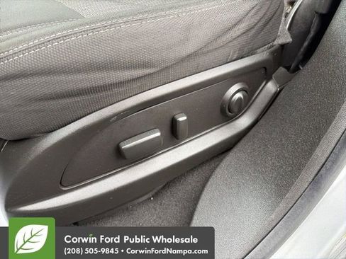 Used 2014 Chevrolet Traverse LT image 25