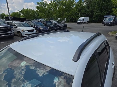 Used 2019 Jeep Cherokee Trailhawk w/ Cold Weather Group AWD/4WD image 13