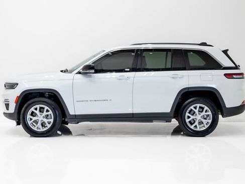 Used 2023 Jeep Grand Cherokee Limited AWD/4WD image 27