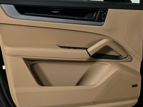 New 2025 Porsche Cayenne S image 6