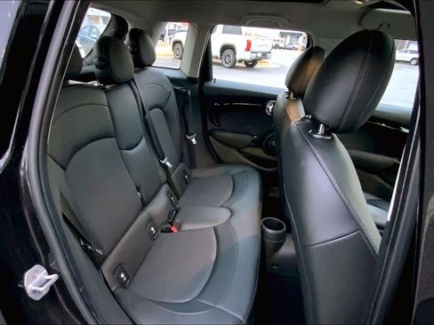 Used 2019 MINI Cooper 4-Door Hardtop w/ Premium Package image 19