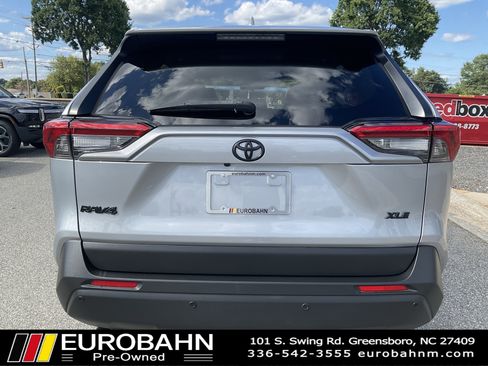 Used 2021 Toyota RAV4 XLE Premium image 4