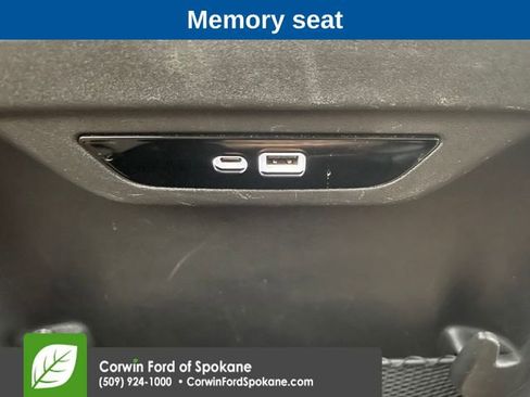 Used 2024 Chrysler Pacifica Touring-L image 14