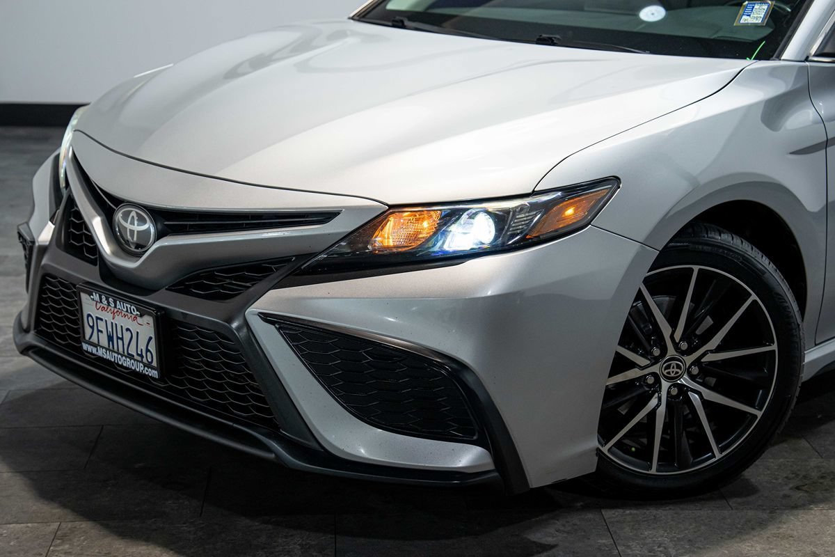 Used 2021 Toyota Camry SE w/ Convenience Package FWD image 24