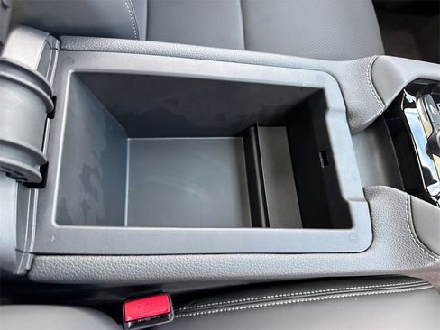 New 2025 VinFast VF 8 Plus image 15