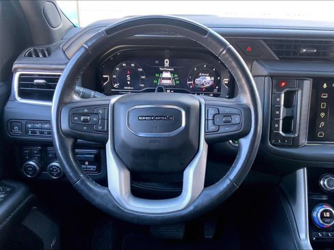Used 2023 GMC Yukon XL Denali w/ Advanced Technology Package image 5