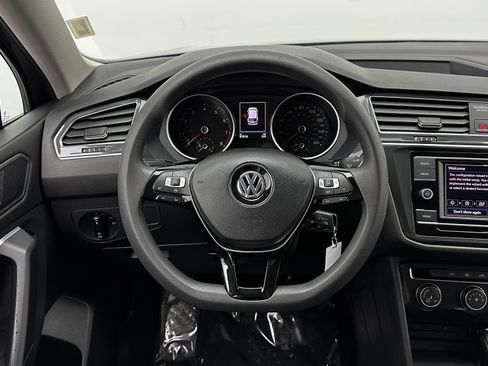 Used 2020 Volkswagen Tiguan S image 22