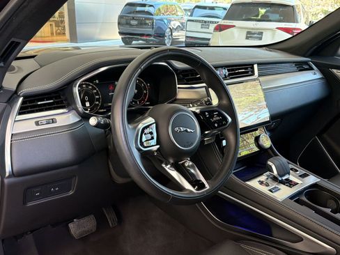 Used 2026 Jaguar F-PACE R-Dynamic S AWD/4WD image 4