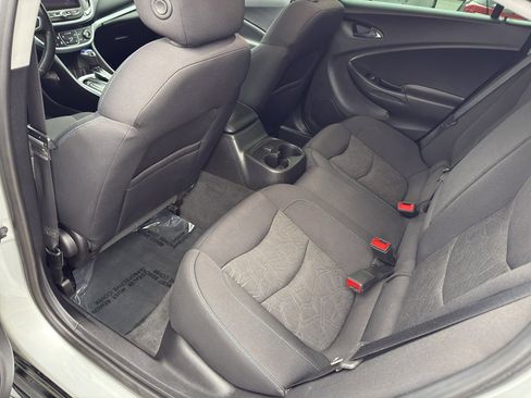 Used 2018 Chevrolet Volt LT w/ Comfort Package image 12