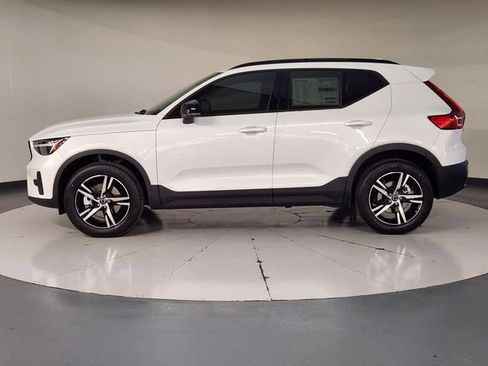 New 2026 Volvo XC40 B5 Core image 5