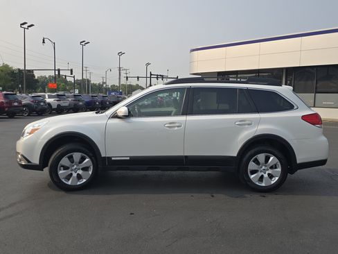 Used 2012 Subaru Outback 2.5i Limited w/ Moonroof Pkg AWD/4WD image 4