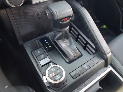 Used 2024 Toyota Tacoma TRD Off-Road image 10