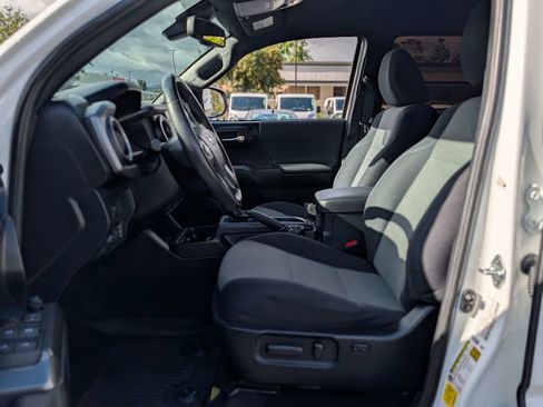 Used 2021 Toyota Tacoma TRD Sport w/ Technology Package RWD image 13