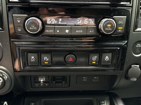 Used 2021 Nissan Titan PRO-4X w/ Pro-4x Convenience Package image 21