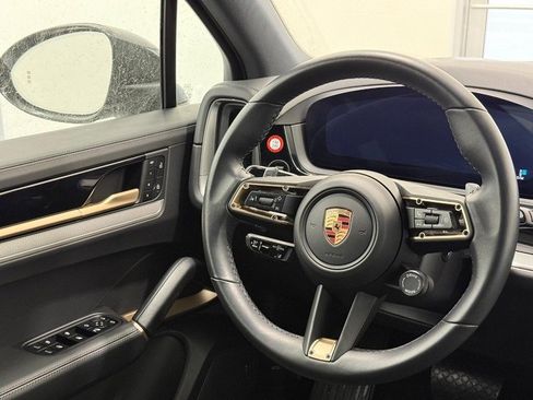Certified 2025 Porsche Cayenne image 16